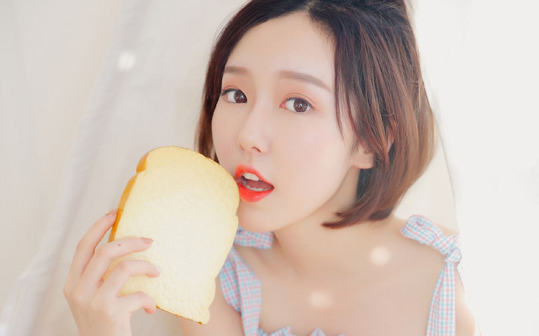 女子仰泳中德日选手势均力敌，女子仰泳运动员