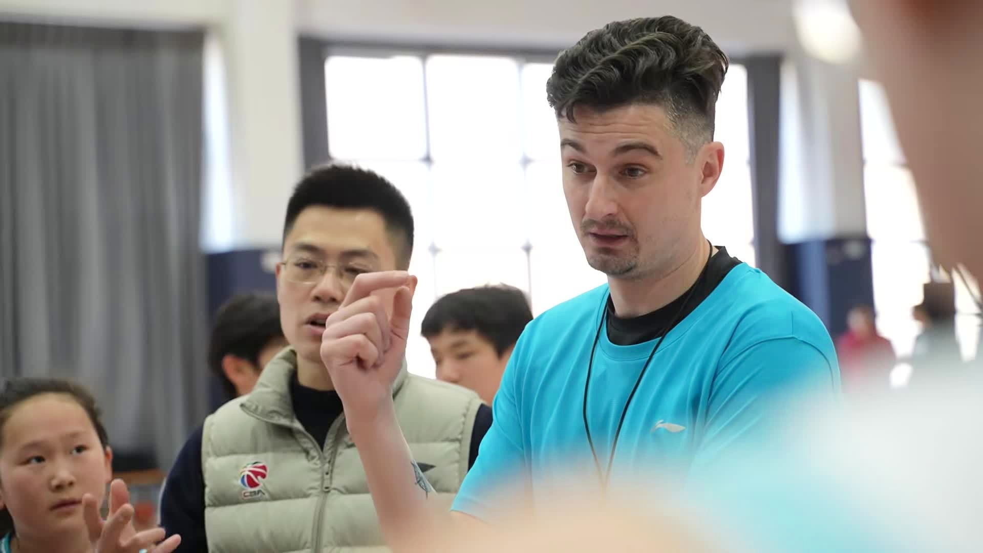 B体育官方网址：CBA选秀球员试训营开营，展现潜力争取机会